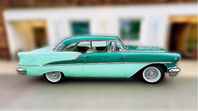 Originalgetreuer Oldsmobile Super 88 von 1955 für Events und Fotoshootings